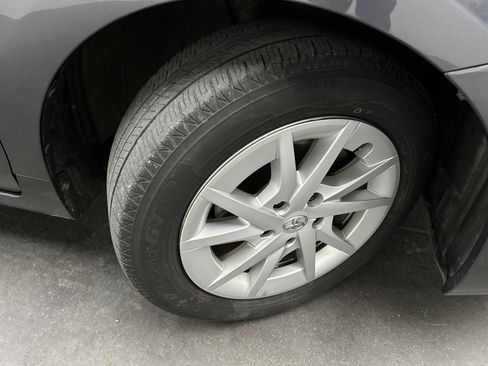 Used 2012 Toyota Prius V Three FWD image 9