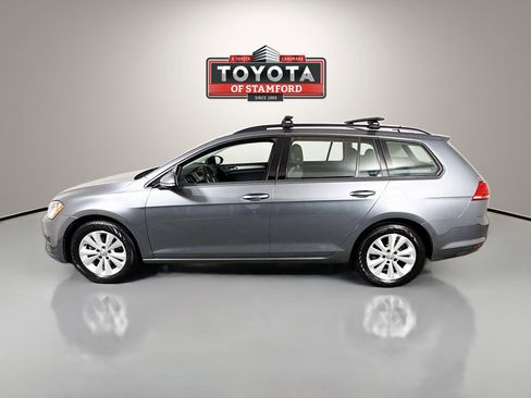 Used 2017 Volkswagen Golf S image 4