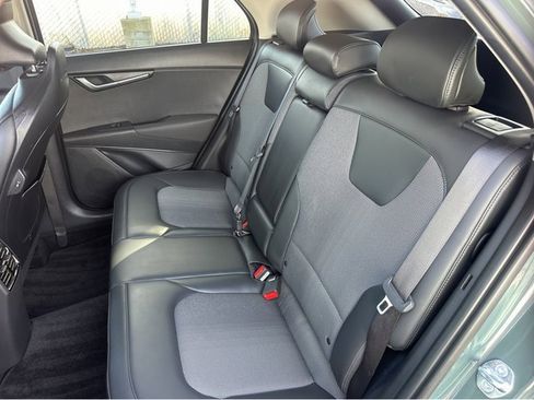 Certified 2025 Kia Niro EX image 15