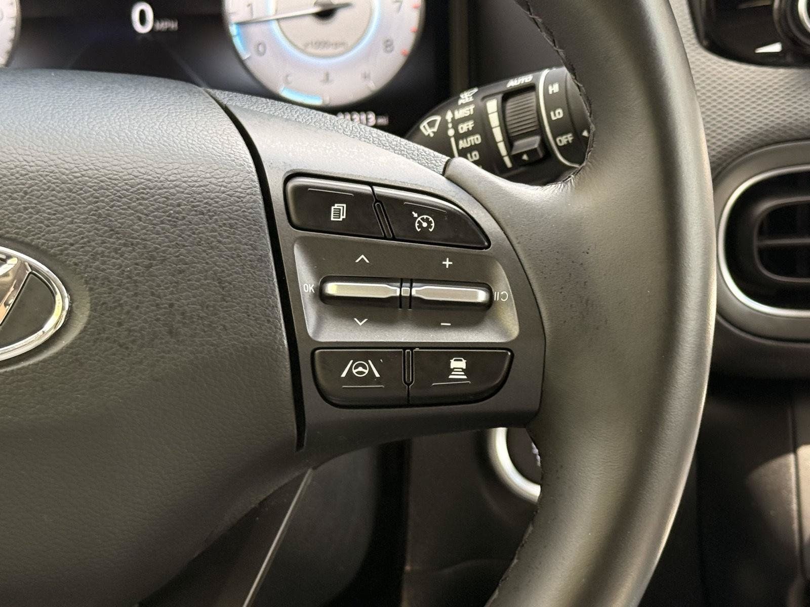Used 2023 Hyundai Kona Limited AWD/4WD image 25