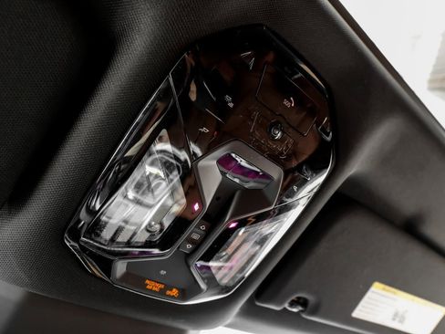 Used 2025 BMW 760i xDrive image 26