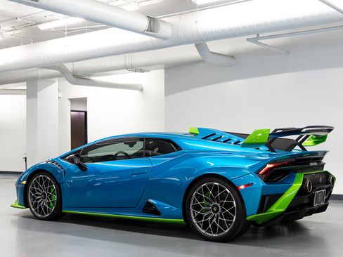 Used 2022 Lamborghini Huracan STO RWD image 7