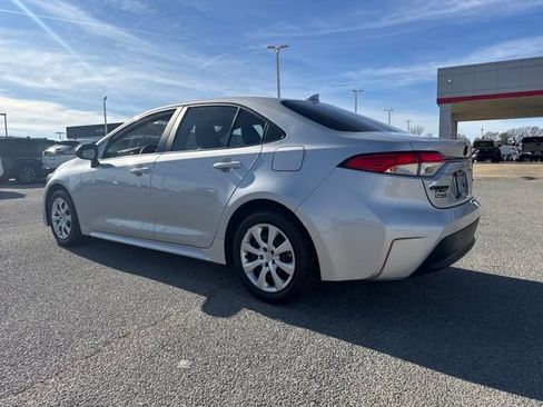 Used 2024 Toyota Corolla LE image 3