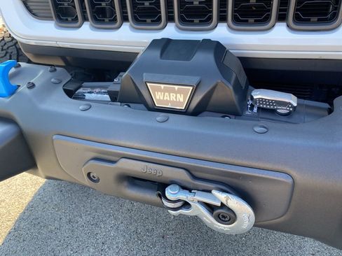 Used 2024 Jeep Wrangler Unlimited Rubicon 4xe AWD/4WD image 11