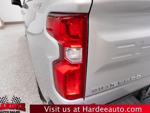 Used 2021 Chevrolet Silverado 1500 RST image 9