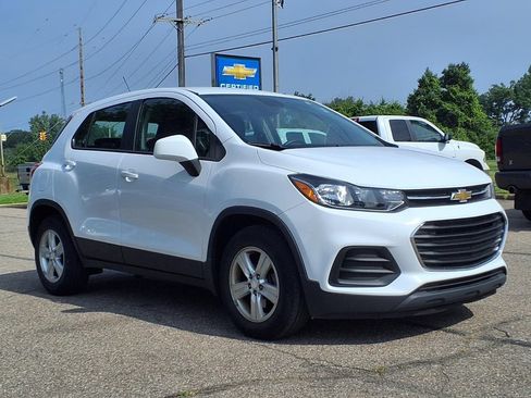 Used 2019 Chevrolet Trax LS FWD image 3