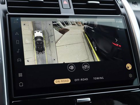 Used 2025 Land Rover Discovery Dynamic SE image 28