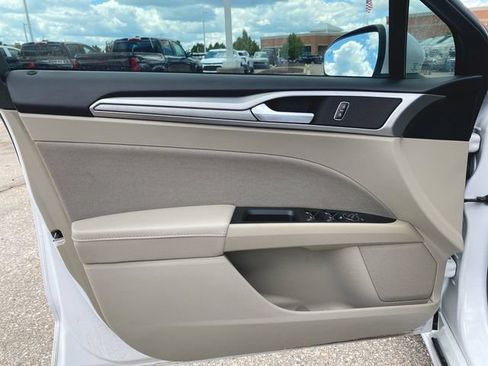 Used 2020 Ford Fusion SE FWD image 21