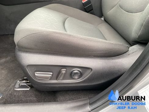 Used 2024 Toyota RAV4 XLE AWD/4WD image 33