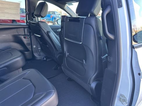 New 2026 Chrysler Pacifica Select image 49