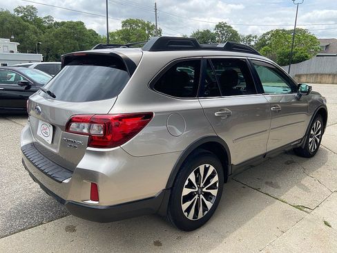 Used 2015 Subaru Outback 3.6R Limited AWD/4WD image 4