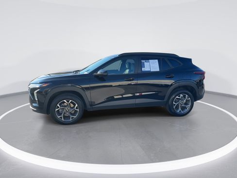 Certified 2025 Chevrolet Trax LT w/ LT Convenience Package image 6