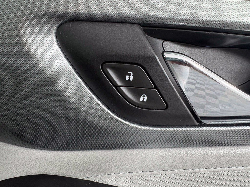 Used 2019 Chevrolet Traverse Premier w/ Driver Confidence II Package FWD image 39