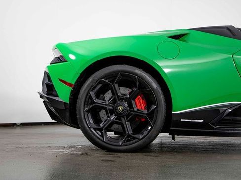 Used 2024 Lamborghini Huracan EVO image 10