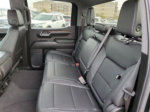 Used 2024 GMC Sierra 1500 SLT image 13