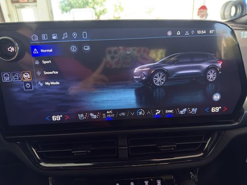 New 2026 Chevrolet Equinox EV RS image 18