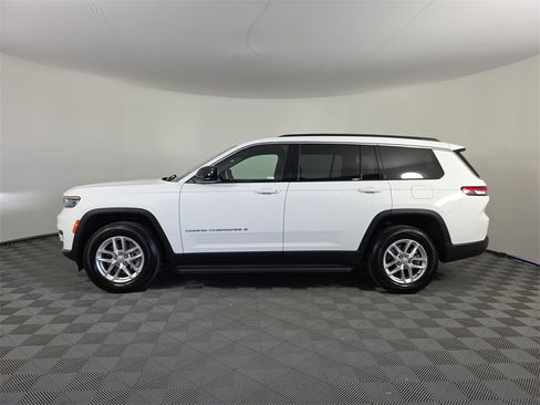 Used 2025 Jeep Grand Cherokee L Laredo image 8