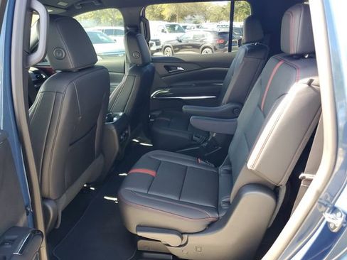 New 2026 Chevrolet Traverse RS image 6