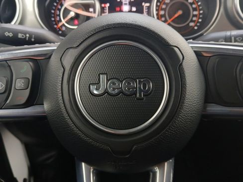 Used 2023 Jeep Gladiator Overland AWD/4WD image 5