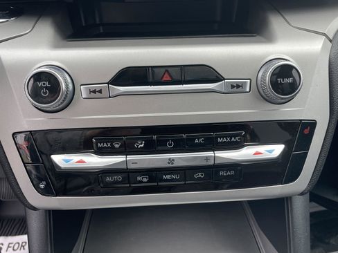 Certified 2022 Ford Explorer XLT w/ Equipment Group 202A image 19