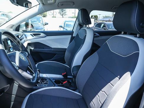 New 2025 Volkswagen Taos SE image 34