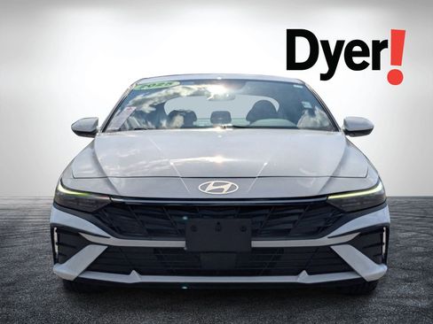 Used 2025 Hyundai Elantra SEL FWD image 9