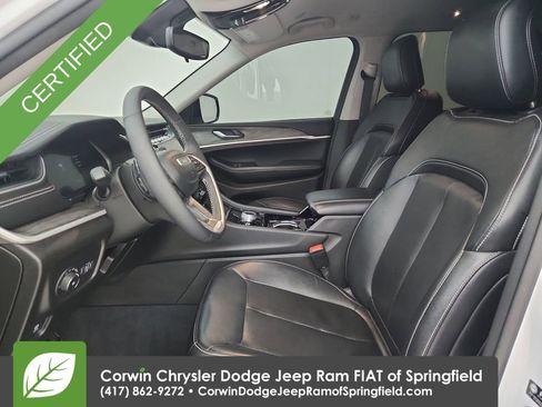 Certified 2023 Jeep Grand Cherokee Limited w/ Black Appearance Package image 18