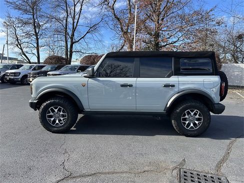 Certified 2023 Ford Bronco Badlands image 8