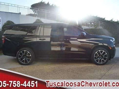 Certified 2024 Chevrolet Suburban RST image 13