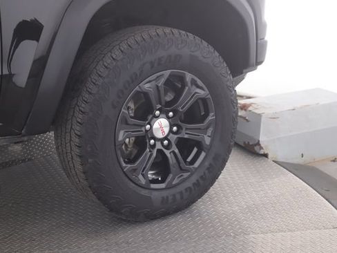 Used 2024 GMC Canyon Elevation w/ Convenience Package AWD/4WD image 10