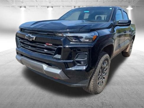 Used 2024 Chevrolet Colorado Z71 w/ Z71 Convenience Package 2 AWD/4WD image 7