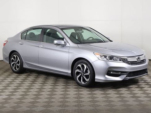Used 2017 Honda Accord EX image 2
