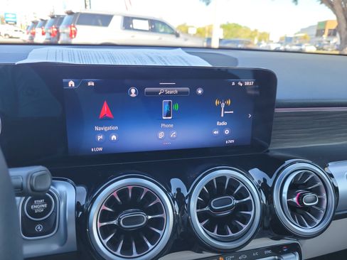 Used 2025 Mercedes-Benz GLB 250 image 22