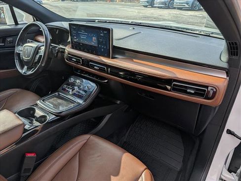 Certified 2022 Lincoln Nautilus Reserve image 16