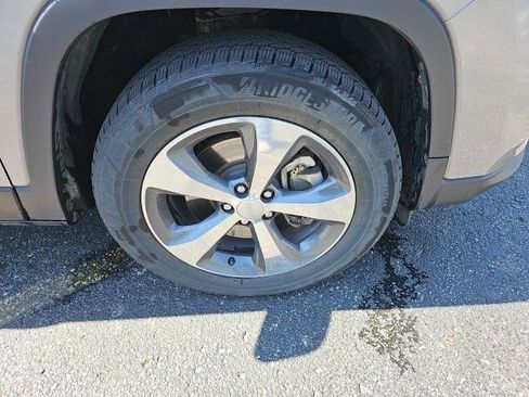 Used 2019 Jeep Cherokee Limited AWD/4WD image 10
