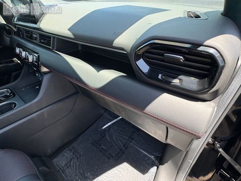 Used 2025 Honda Pilot Black Edition image 30