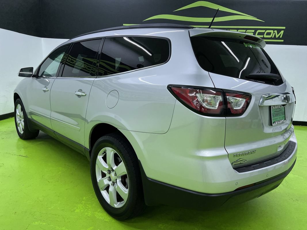 Used 2017 Chevrolet Traverse LT w/ Style and Technology Package FWD image 7