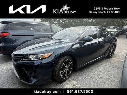 Used 2020 Toyota Camry SE FWD image 4