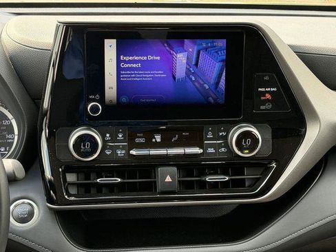 Certified 2025 Toyota Highlander LE image 15