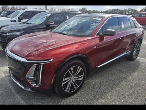 Used 2024 Cadillac Lyriq Luxury image 3