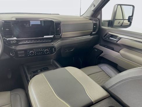 Used 2025 Chevrolet Silverado 2500 ZR2 image 26