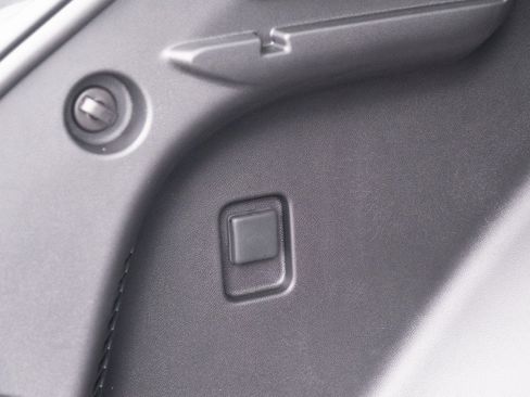 New 2026 Chevrolet Equinox EV LT image 24