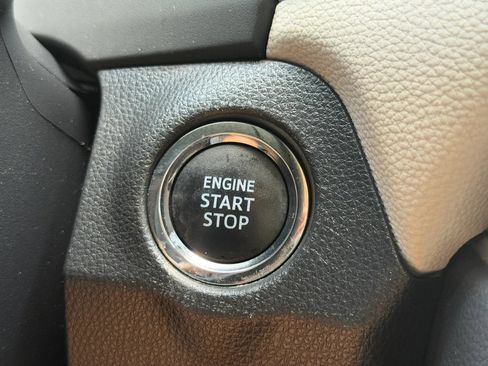 Used 2019 Toyota RAV4 XLE w/ Convenience Package FWD image 35