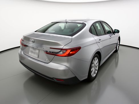 Used 2025 Toyota Camry LE image 9