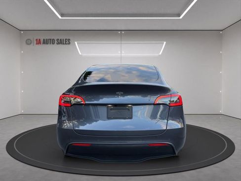 Used 2022 Tesla Model Y Long Range image 4