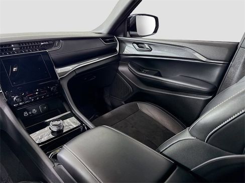 Used 2023 Jeep Grand Cherokee L Laredo image 23