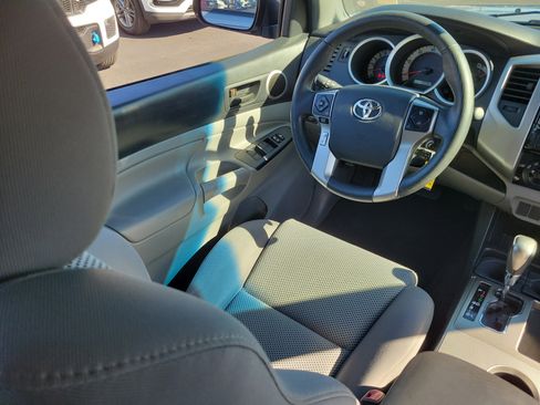 Used 2014 Toyota Tacoma PreRunner image 15