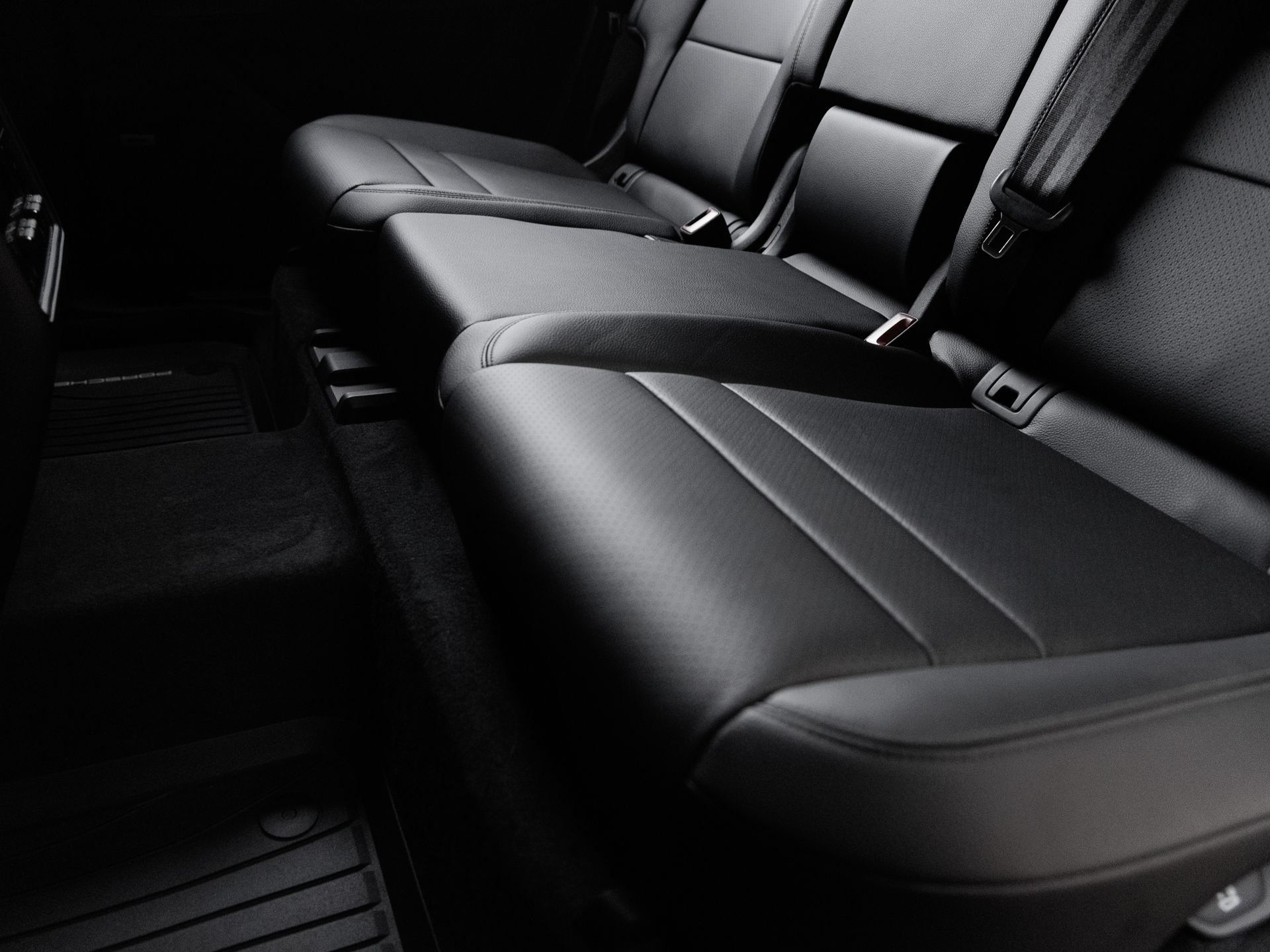 Certified 2025 Porsche Cayenne AWD/4WD image 24