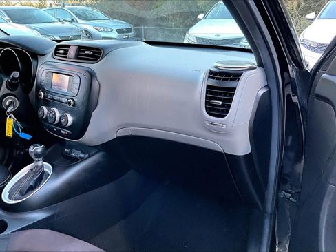 Used 2016 Kia Soul + image 16
