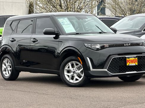 Used 2023 Kia Soul LX w/ LX Technology Package image 2